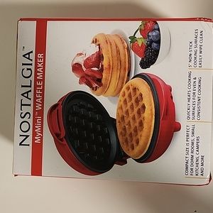 NWT NOSTALGIA MINI WAFFLE MAKER
